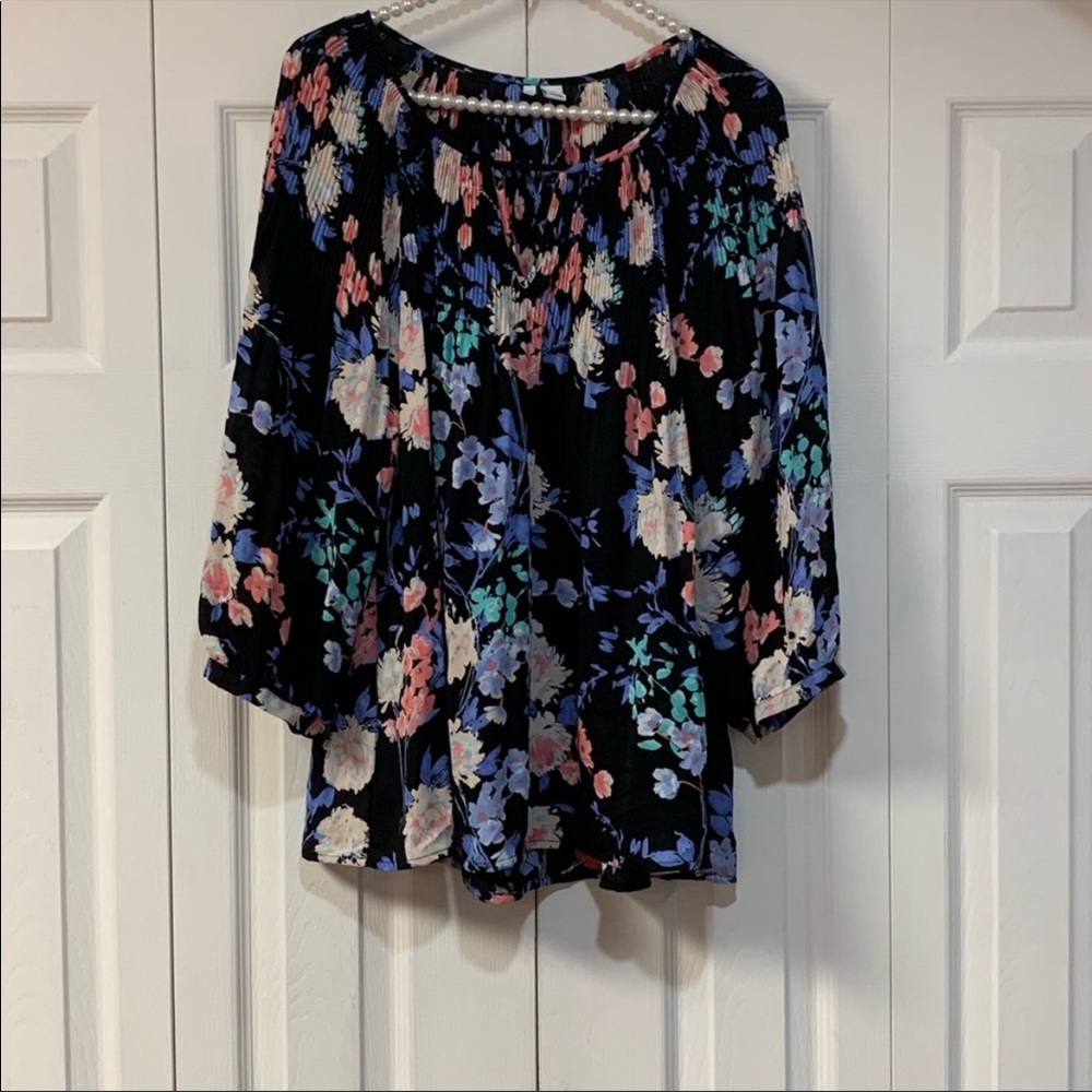 Beautiful floral top women xl
